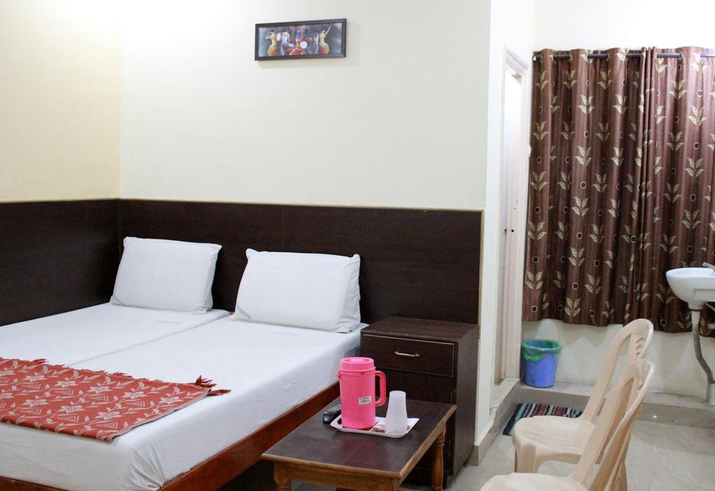 Hotel Sahasra Residency Tirupati Phòng bức ảnh